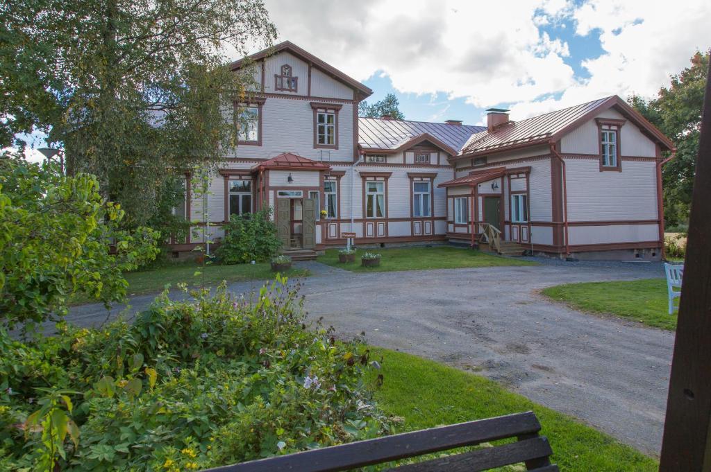 Loeydoen Kartano Hotel Ristiina Bagian luar foto